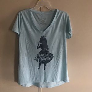 ⭐️5/$25⭐️ DISNEY Alice In Wonderland t-shirt